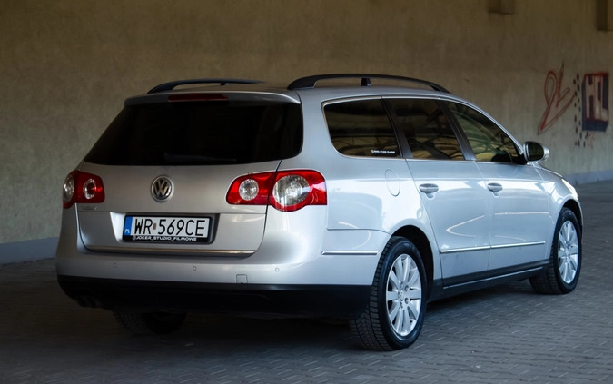 Volkswagen Passat cena 17900 przebieg: 400213, rok produkcji 2010 z Radom małe 704